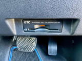 運転席の右下にETCがビルトインされています。高速道路では便利ですね!