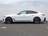 ご納車前には、BMWを熟知したメカニックによる100項目の点検・整備を行います。不具合箇所、交換時期に達している部品に関しましては、全て当社負担で交換してからのご納車となります。