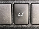 【パワーバックドア】スマートキーや運転席のボタンを押すだけでリアゲートが自動で開閉します!荷物を持っている時や、高い位置にあるバックドアを閉める際に便利な機能です♪