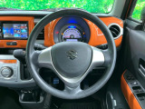 インテリアに合わせたデザインのステアリングは、運転される方のことも考え、運転しやすい形状、大きさです。是非一度、実際に触ってお確かめください。