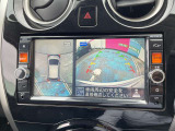 車を真上から見ているように、周囲の状況を把握しながら安心して駐車が行えるアラウンドビューモニター装備!