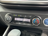 【オートエアコン】一度お好みの温度に設定すれば、車内の温度を検知し風量や温度を自動で調整。暑い&hellip;寒い&hellip;と何度もスイッチ操作をする必要はありません。快適な車内空間には必須の機能ですね♪