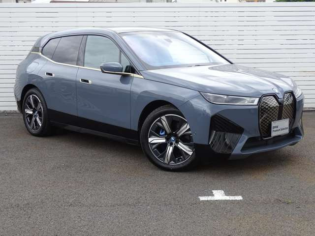 BMW iX xドライブ50 4WD の中古車詳細 (4,000km, ストーム・ベイ