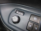 駐車時や狭い道でのすれ違い時に気を使うミラー。電動格納式ドアミラーはそんな時に便利です。