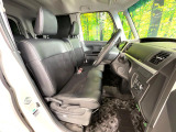 運転席シート廻りは使用感も少なく、良好な状態となっています。丁寧に使われていたことがよくわかりますね。