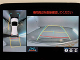 パノラミックビューモニター付きです。車両を上から見たような映像をディスプレイオーディオ画面に表示。運転席からの目視だけでは見にくい、車両周辺の状況をリアルタイムでしっかり確認できます。
