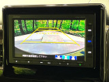 【バックカメラ】駐車時に後方がリアルタイム映像で確認できます。大型商業施設や立体駐車場での駐車時や、夜間のバック時に大活躍!運転スキルに関わらず、今や必須となった装備のひとつです!