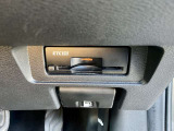 運転席の右下にETCがビルトインされています。高速道路では便利ですね!
