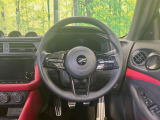 【純正革巻きステアリング】上質な革を使用することで、手にしっかり馴染みとても運転しやすいハンドルです♪