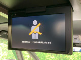 【フリップダウンモニター】大画面モニターで後席でもエンタメをお楽しみいただけます。小さなお子様にも大人気の装備です♪