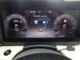 フ-ドとフレ-ムの無い先進的かつ上品なデザインの7インチカラ-ディスプレイ。車両情報の表示や各種設定などが可能なアドバンスドドライブアシストディスプレイ。お問い合わせは03-5672-1023へ