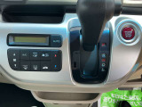 運転席から各種ボタン操作がしやすい設計♪シンプルでありながら質感にもこだわりを感じる素敵なデザインです!