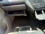 車内に持ち込んだ小物やドリンクがきちんと片付く気が利く収納。