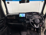 見通しの良い運転席回りとなっておりますので安心して運転をして頂けます!窓が大きいので明るく開放的な室内です