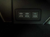 充電用USB端子付き。スマートフォンなどの充電に便利です。