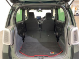 【トランク】積み込みやすくて、たっぷり積める荷室です。シートアレンジできるものは、乗車人数と荷物の量や大きさによってシートを動かすことができるので、より快適なドライブが可能です!