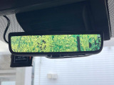 【デジタルインナーミラー】後席の大きな荷物や同乗者で後方が確認しづらい時でも安心!カメラが撮影した車両後方の映像をルームミラー内に表示。クリアな視界で状況の確認が可能です!