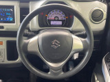 インテリアに合わせたデザインのステアリングは、運転される方のことも考え、運転しやすい形状、大きさです。是非一度、実際に触ってお確かめください。