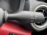 【オートライト(AUTO)】外の明るさをシステムが感知して、自動でヘッドライトが点灯します。ヘッドライトをつけ忘れを防ぐ便利機能です。