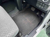 室内に特に気になる使用感はありません。ハンドルの指のかかるところも良好です♪