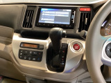 運転席周辺のスマートなレイアウトが、操作のしやすさを実現。快適なドライブをサポートします。