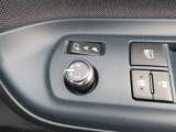 駐車時や狭い道でのすれ違い時に気を使うミラー。電動格納式ドアミラーはそんな時に便利です。