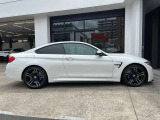 BMWを熟知したメカニックによる、360度の納車前点検。ドイツ本国と同様の教育・訓練を受けたメカニックが徹底的に点検、整備した後にお客様にお引渡しします。