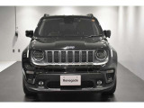 Jeep伝統の丸目のヘッドライトにセブンスロットグリルで一目でJeepだとわかりますね!