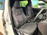 運転席シート廻りは使用感も少なく、良好な状態となっています。前オーナー様が丁寧に使っていたことがよくわかりますね。
