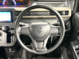 インテリアに合わせたデザインのステアリングは、運転される方のことも考え、運転しやすい形状、大きさです。是非一度、実際に触ってお確かめください。