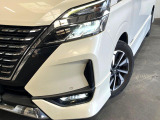 【LEDヘッドライト】悪天候や夜間走行時も良好な視界を確保し安心して運転できる高輝度LEDヘッドライトを装備!点灯速度が早く、消費電力も抑えられています。