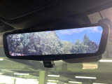 【デジタルインナーミラー】後席の大きな荷物や同乗者で後方が確認しづらい時でも安心!カメラが撮影した車両後方の映像をルームミラー内に表示。クリアな視界で状況の確認が可能です!
