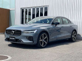 ワンペダルドライブ機能とAWDが、S60 Rechargeの俊敏なパフォーマンスの源です。リラックスしたまま、なめらかで力強いパワーフィールをご堪能ください。