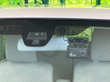 【スズキ セーフティサポート】走行中に前方の車両等を認識し、衝突しそうな時は警報とブレーキで衝突回避と被害軽減をアシスト。より安全にドライブをお楽しみいただけます。