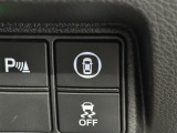 【Honda SENSING】衝突軽減ブレーキ、路外逸脱抑制機能、車線維持支援システム&hellip;&hellip;充実した先進の安全装備で、あなたの安全運転をサポートします。