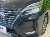 【LEDヘッドライト】悪天候や夜間走行時も良好な視界を確保し安心して運転できる高輝度LEDヘッドライトを装備!点灯速度が早く、消費電力も抑えられています。