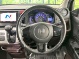 【純正革巻きステアリング】上質な革を使用することで、手にしっかり馴染みとても運転しやすいハンドルです♪