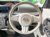 インテリアに合わせたデザインのステアリングは、運転される方のことも考え、運転しやすい形状、大きさです。是非一度、実際に触ってお確かめください。