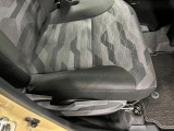 痛みの出やすい運転席シートの角、フロアマット、座面、ともに良好です