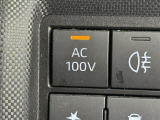 【AC100Vスイッチ】スイッチを入れることで、車内のコンセントで消費電力1500Wまでの範囲で家電を使用できます。スマホ充電の際にACアダプタ(コンセントに差すやつです)を使用することも可能!