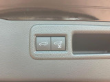 【パワーバックドア】スマートキーや運転席のボタンを押すだけでリアゲートが自動で開閉します!荷物を持っている時や、高い位置にあるバックドアを閉める際に便利な機能です♪