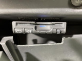 【ETC】有料道路を利用する際に料金所で停止することなく通過できる、ETC車載器(ノンストップ自動料金収受システム機器)が装備されています。セットアップを行うことで利用可能になります。