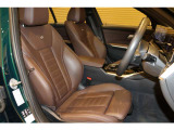 シートはしっかり運転手をホールドしてくれます。