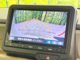 【バックカメラ】駐車時に後方がリアルタイム映像で確認できます。大型商業施設や立体駐車場での駐車時や、夜間のバック時に大活躍!運転スキルに関わらず、今や必須となった装備のひとつです!
