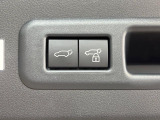 【パワーバックドア】スマートキーや運転席のボタンを押すだけでリアゲートが自動で開閉します!荷物を持っている時や、高い位置にあるバックドアを閉める際に便利な機能です♪普段のお買い物や通勤、送迎等に十分な