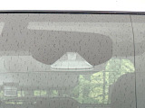 【エマージェンシーブレーキ】走行中に前方の車両等を認識し、衝突しそうな時は警報とブレーキで衝突回避と被害軽減をアシスト。より安全にドライブをお楽しみいただけます。