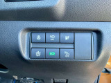 運転席右側に各種スイッチが集約されています!衝突軽減ブレーキ、踏み間違い防止装置付きで安全装備も充実しています