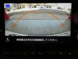 ギアを『R』に入れた後、カメラボタンを2回押すと、ナビ画面に後方の映像を映してくれるので、駐車がし易くなります。