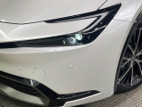 【LEDヘッドライト】悪天候や夜間走行時も良好な視界を確保し安心して運転できる高輝度LEDヘッドライトを装備!点灯速度が早く、消費電力も抑えられています。