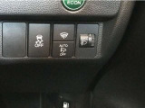 【オートリトラミラー】搭載ドアロック連動で自動開閉。狭い駐車場でも操作不要で安心・快適です。